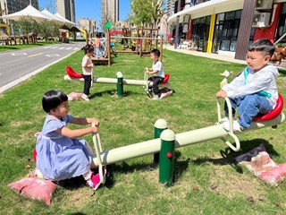 【活动掠影】一起玩跷跷板